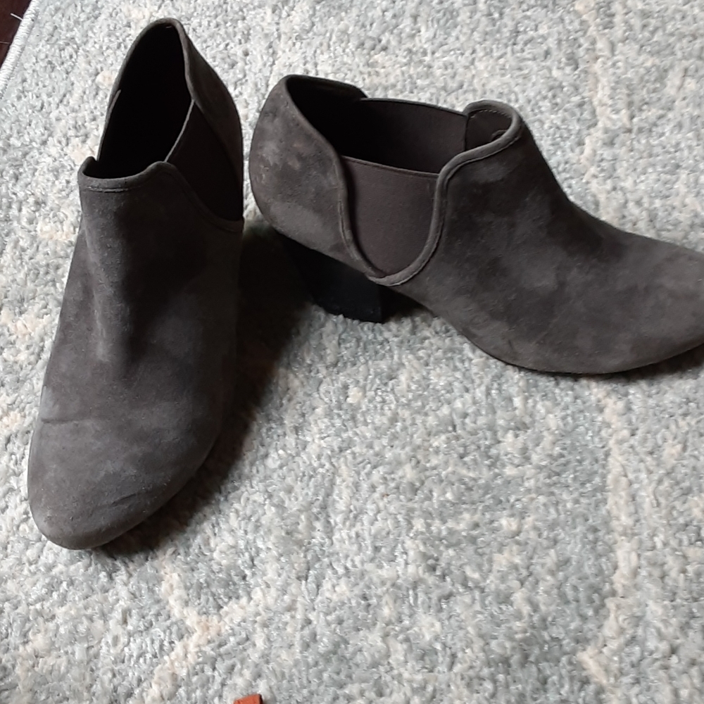 BOGO a little loved suede like bootues